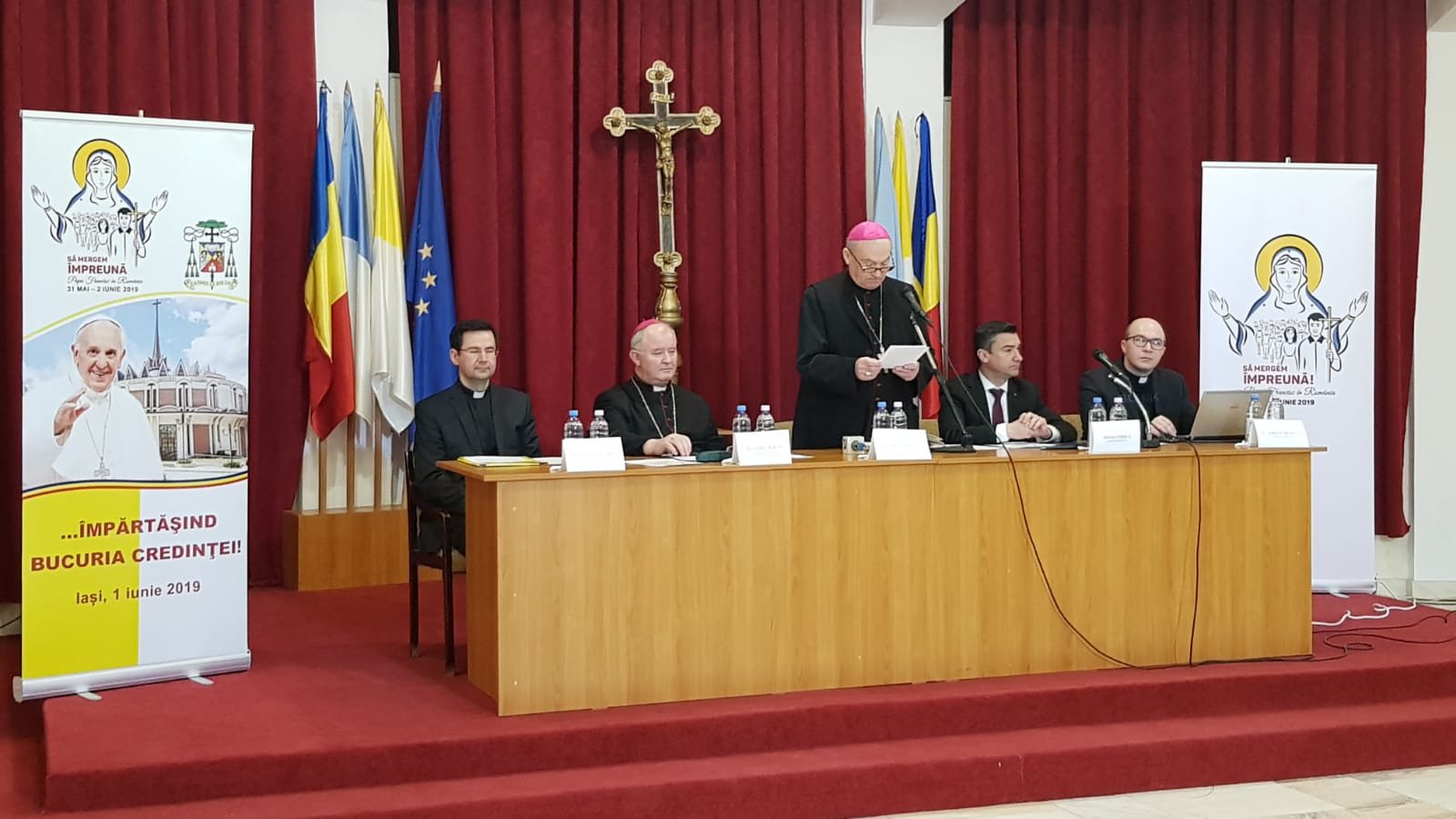  323421_214989_stiri_vizita-Papa-Iasi2