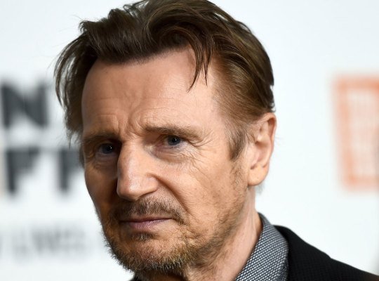 Liam Neeson neagă opiniile anti-vaccinare după ce a narat un documentar despre Covid