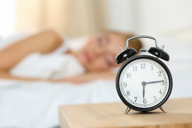 Studiu: Doar 15 minute în plus de somn îmbunătăţesc funcţia cerebrală la adolescenţi