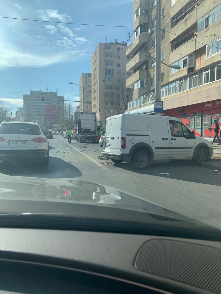  324610_215991_stiri_accident-Pacurari1