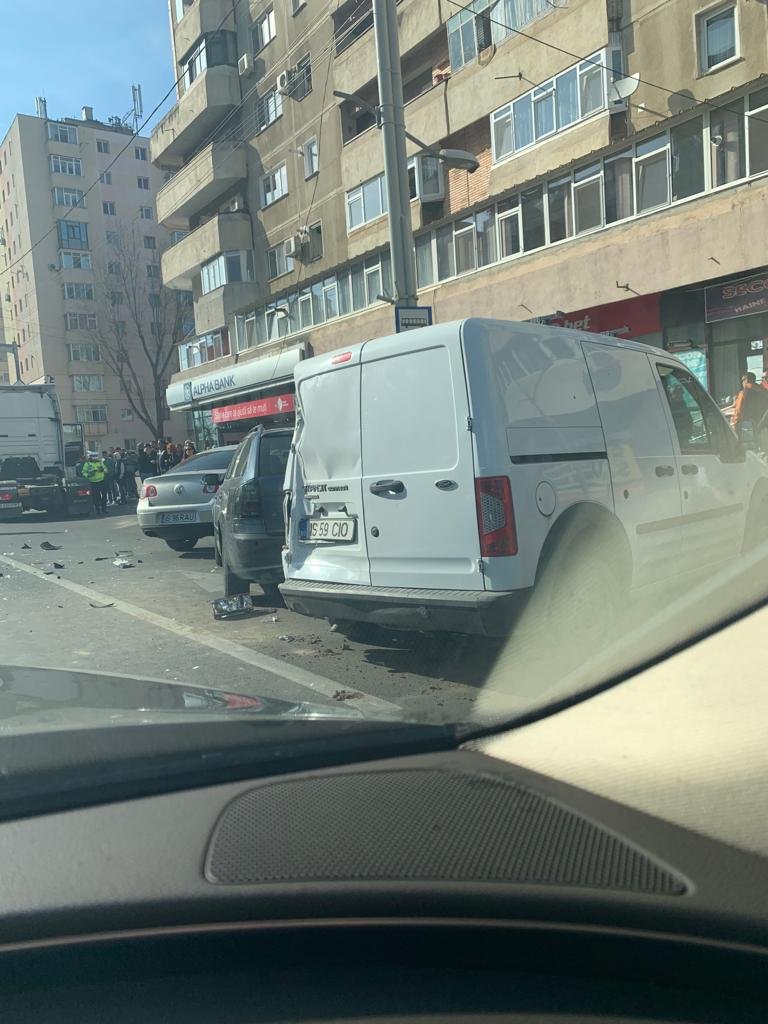  324612_215991_stiri_accident-Pacurari3