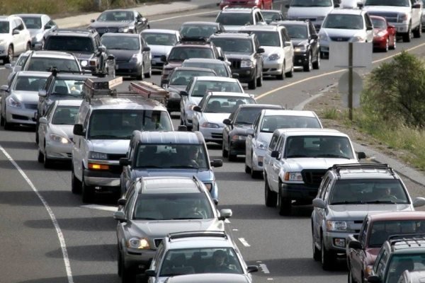  21.000 de ieşeni păcăliţi de Dăncilă. Le-au crescut urechile aşteptând banii pe taxele auto