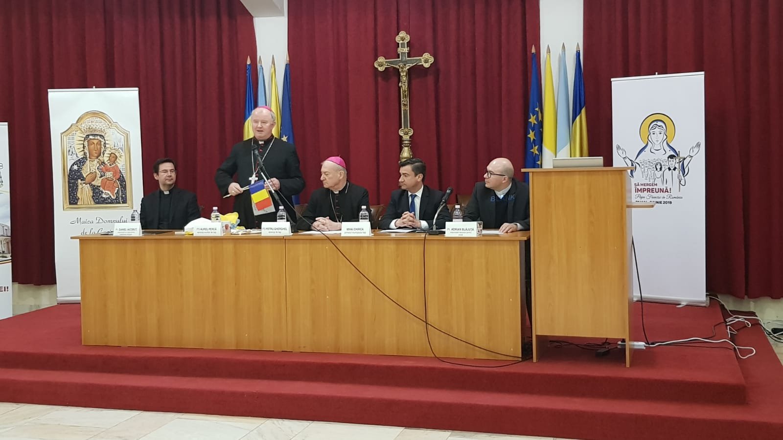  327624_218354_stiri_Conferinta-catolici