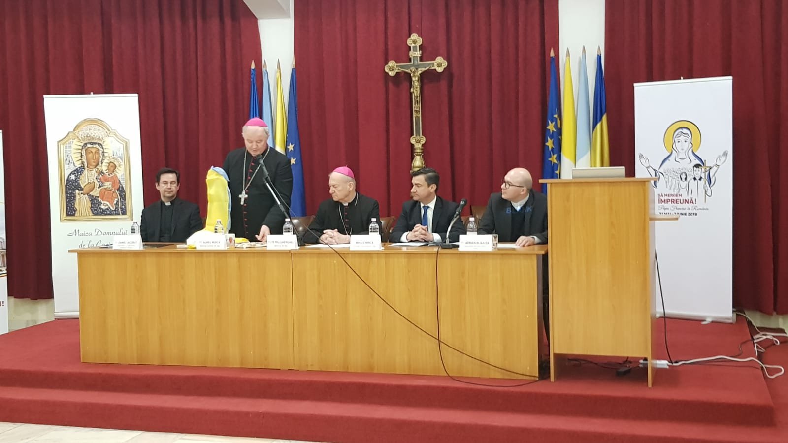  327627_218354_stiri_Conferinta-catolici3