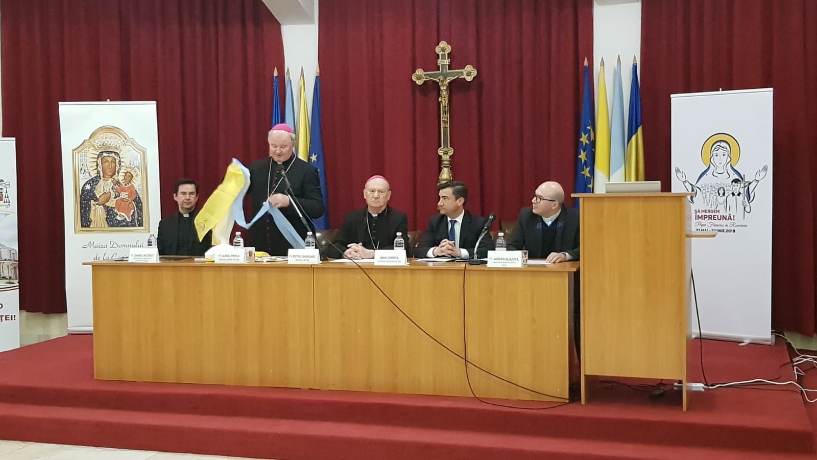 327628_218354_stiri_Conferinta-catolici4