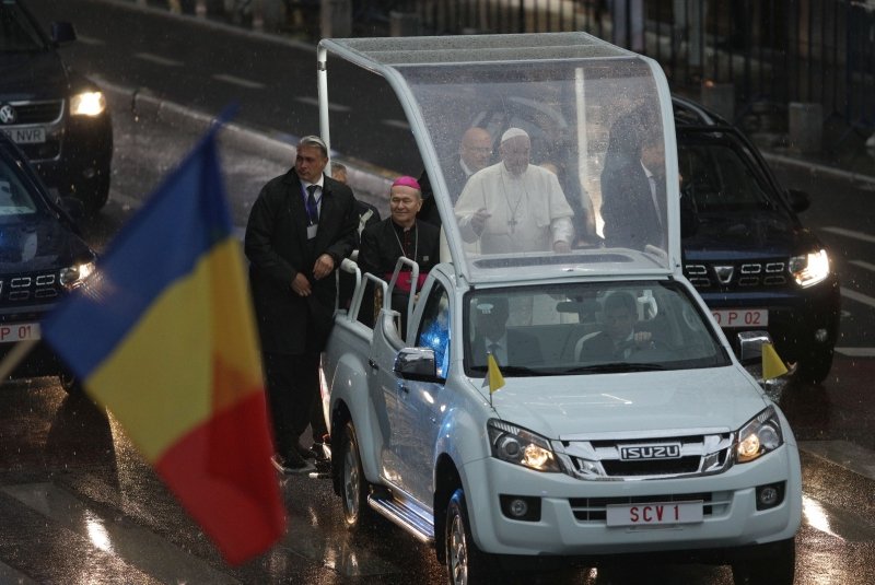  Imn compus special pentu întâlnirea cu Papa Francisc, cântat de 200 de persoane