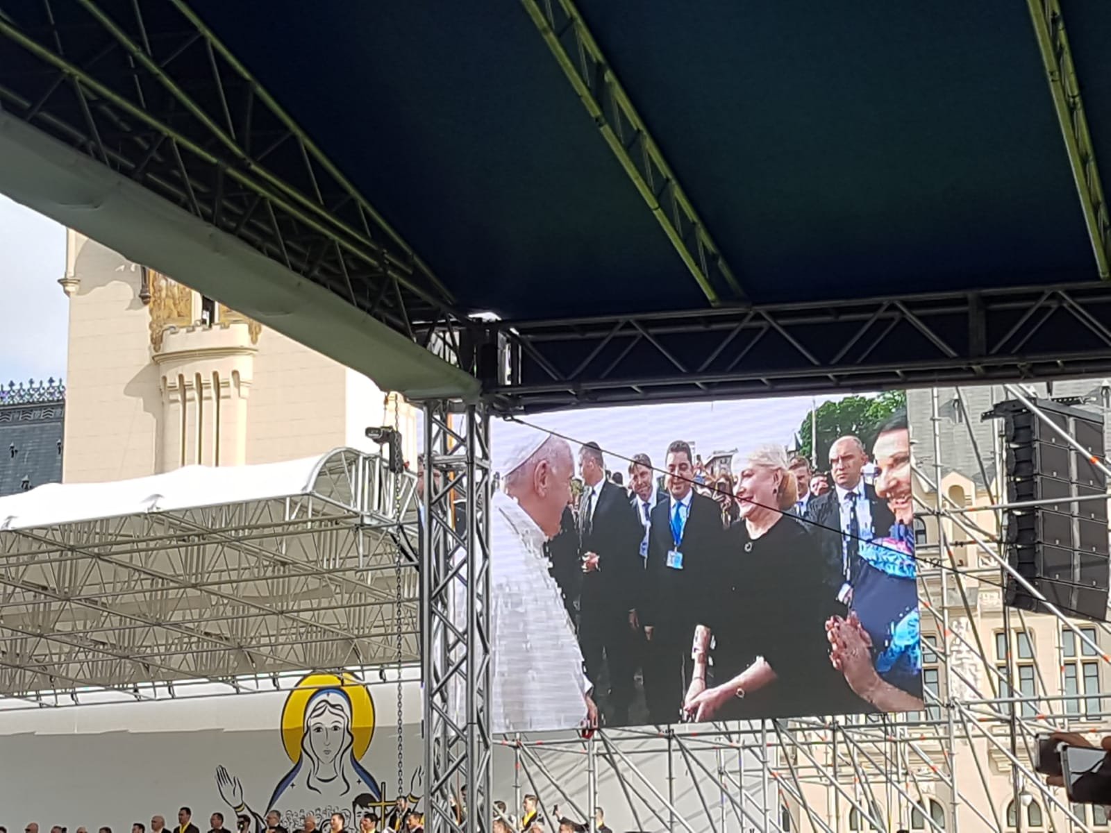  331194_220836_stiri_papa-francisc10