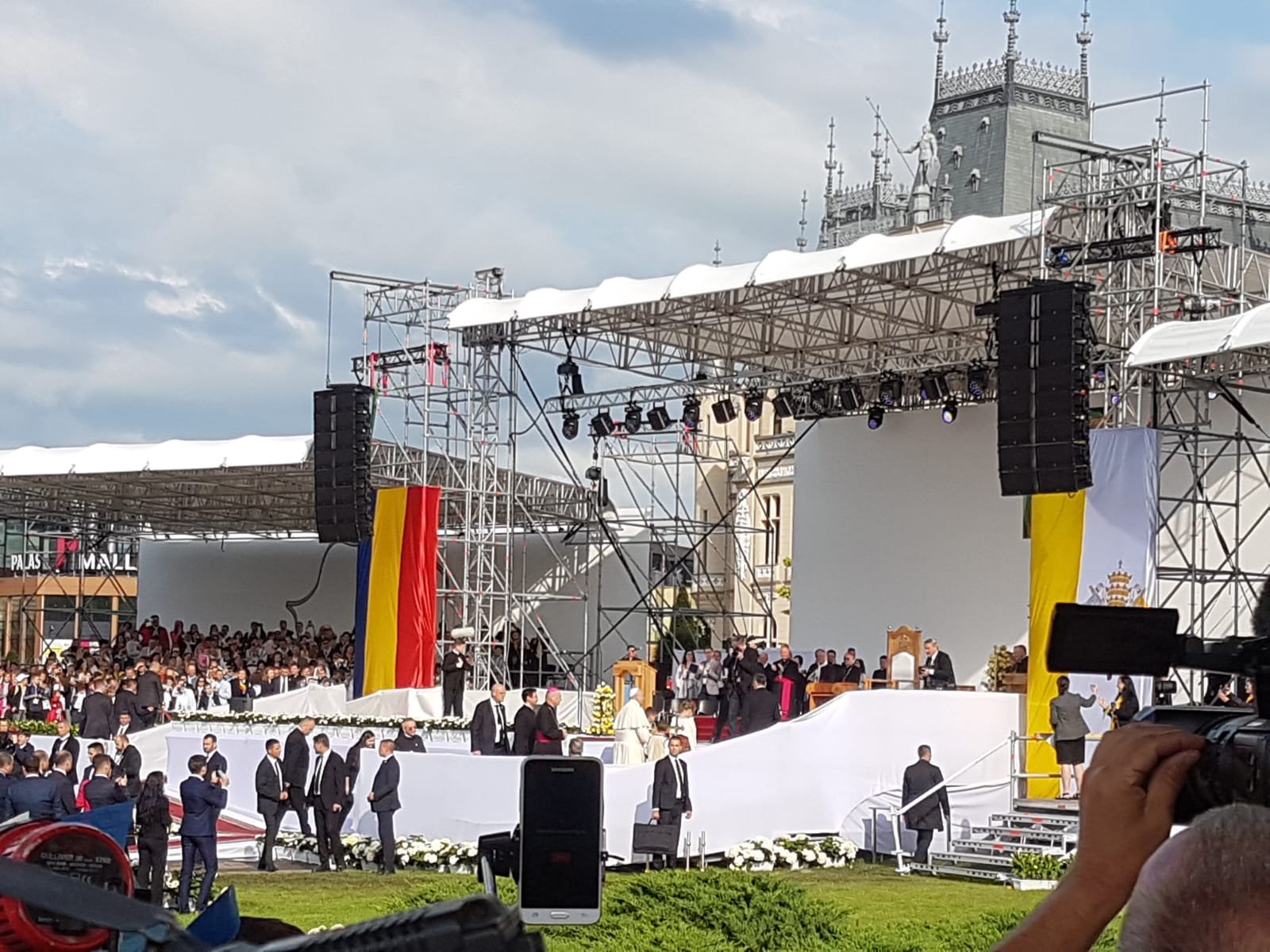  331196_220836_stiri_papa-francisc12