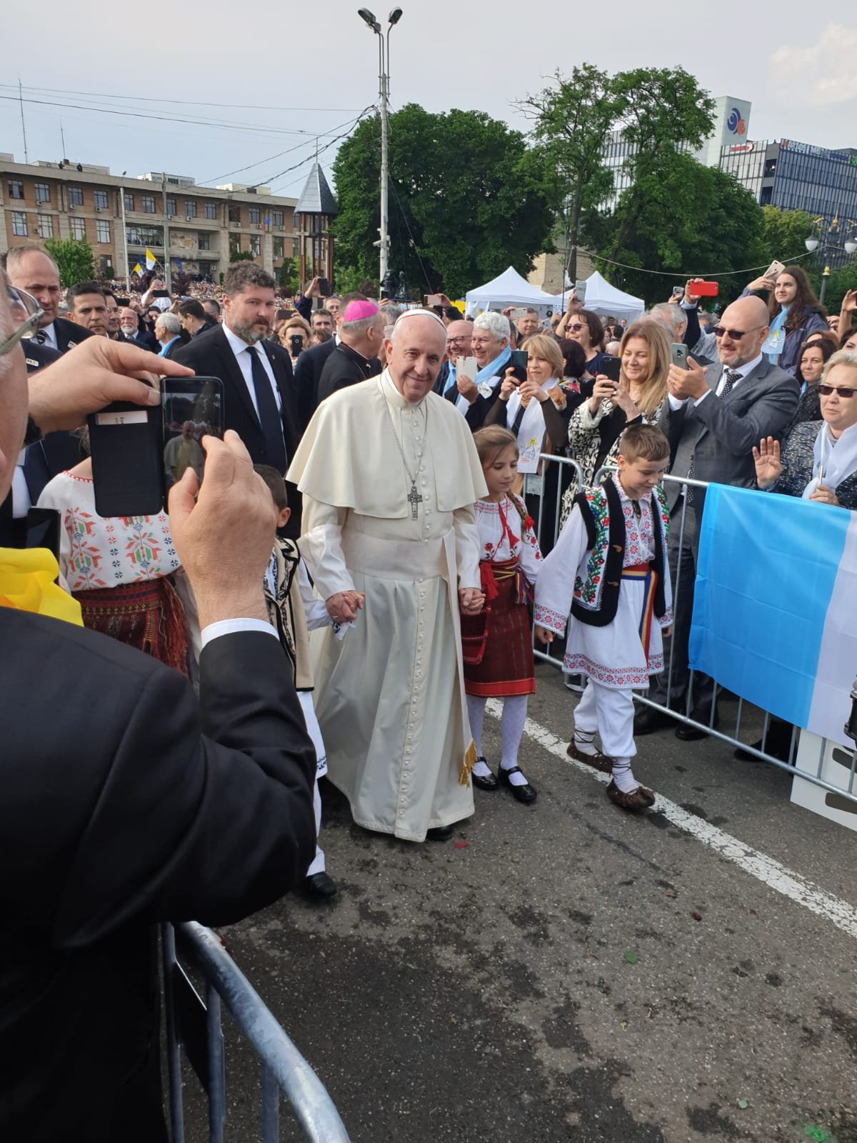  331198_220816_stiri_papa10