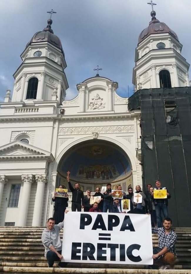  331492_221010_stiri_papa