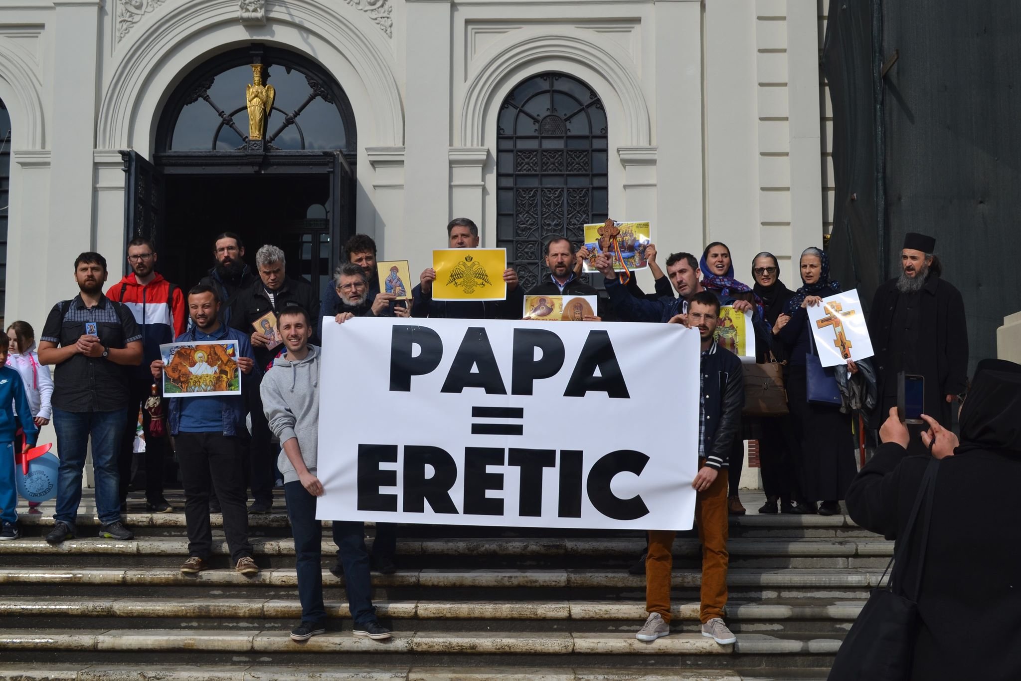  331499_221010_stiri_protest-Mitropolie1