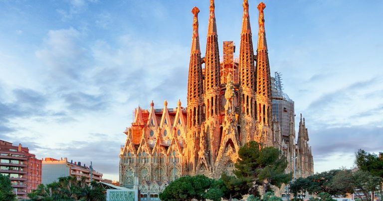 Papa aprobă primul pas către beatificarea arhitectului spaniol Antoni Gaudí