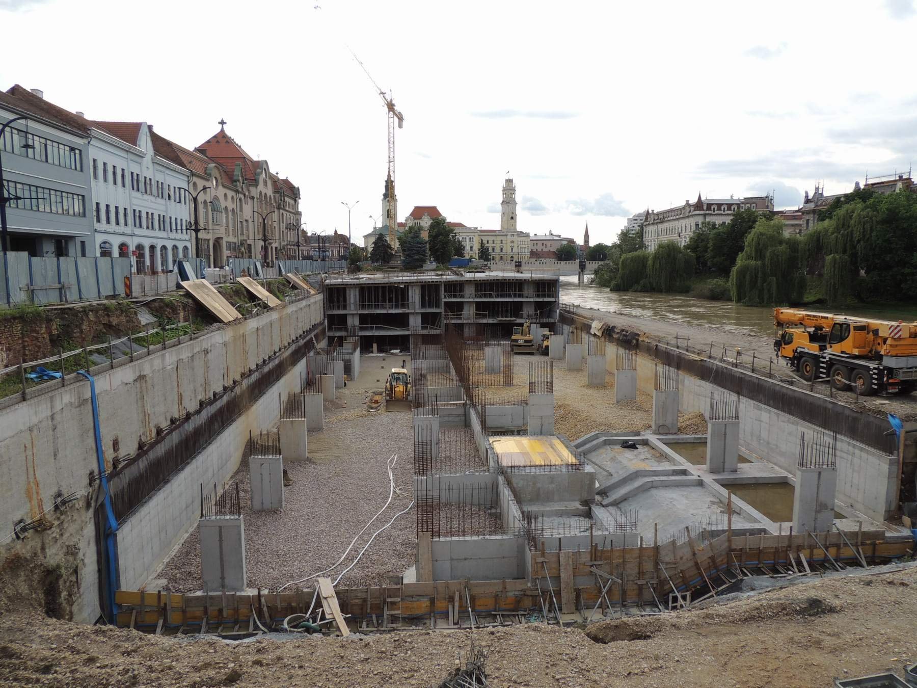  332676_221902_stiri_Oradea-parcare-subterana-trei-niveluri-in-constructie-pe-malul-Crisului