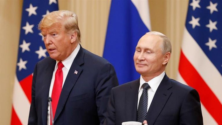 Kremlinul, în extaz după anunțul lui Trump de a suspenda ajutorul militar către Ucraina: „Cea mai bună contribuţie la pace”