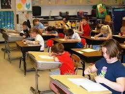  Plecarea părinţilor în străinătate loveşte crunt în copiii din judeţ.  Iaşul: locul III în ţară în topul remigraţiei