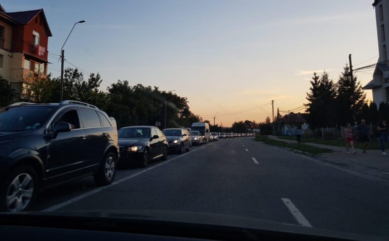 Ieșenii care revin din vacanța de Paște se confruntă, din nou, cu aglomerația de la Podu Iloaiei