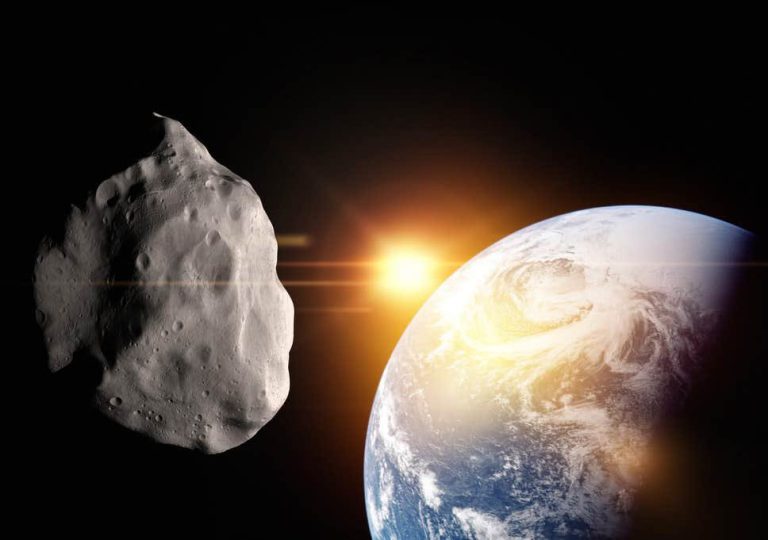 Un asteroid uriaș se apropie de Terra. Are dimensiunea unei clădiri cu zece etaje