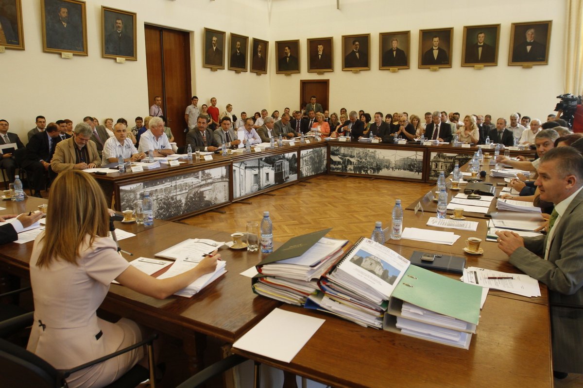  Printre ode înălţate primarului, consilierii PSD se faultează între ei