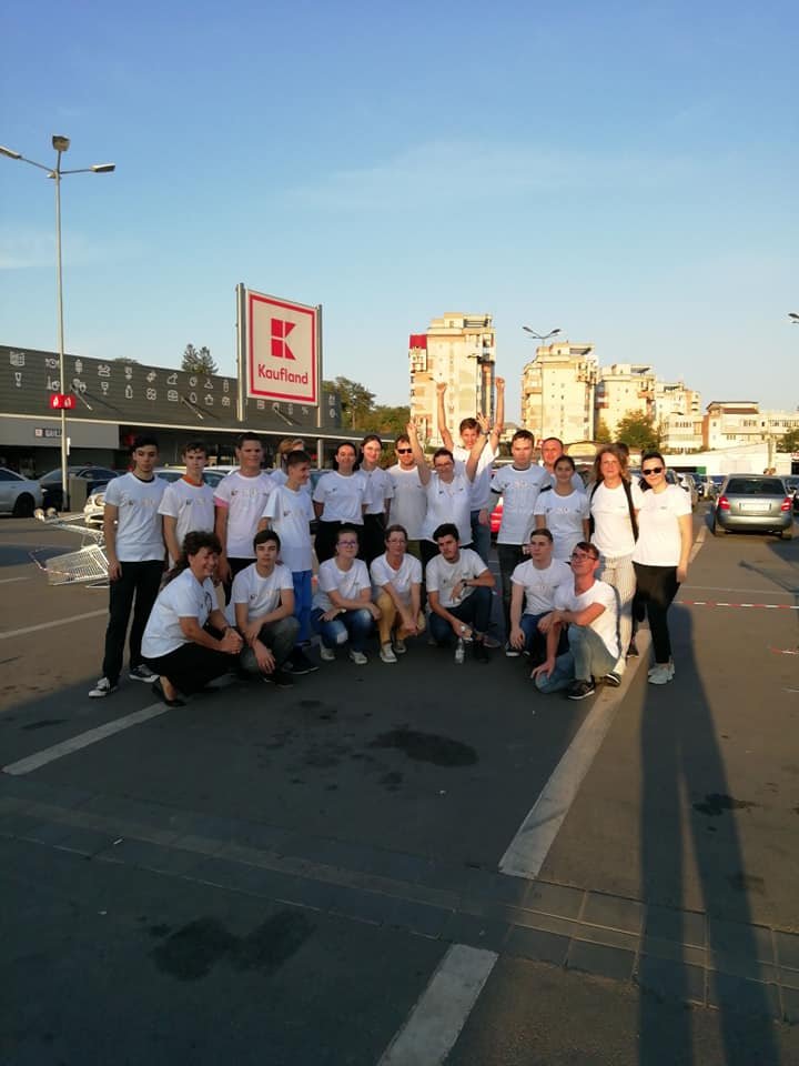  347128_233477_stiri_Actiune-Liceul-nevazatori-Kaufland1