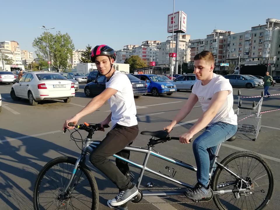  347131_233477_stiri_Actiune-Liceul-nevazatori-Kaufland5
