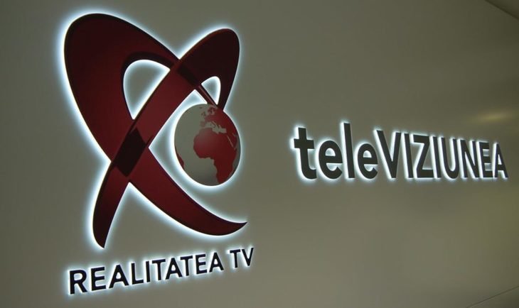 „M-am uitat la Realitatea TV. O știți pe Alexia?” – concluziile fără echivoc ale unui cunoscut intelectual ieșean care a urmărit acest post controversat