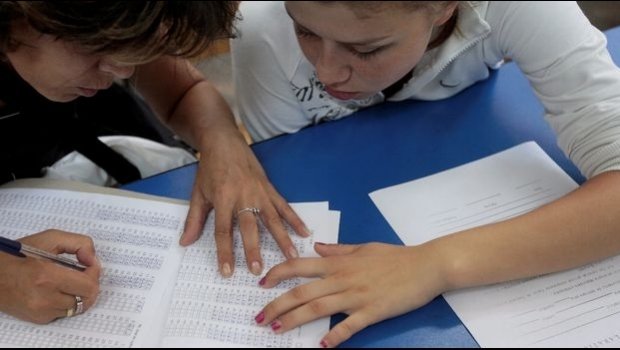 Locuri libere în clasa a IX-a pentru la toamnă, după soluționarea cazurilor speciale. Ce opțiuni mai au elevii ieșeni în etapa a doua a admiterii?