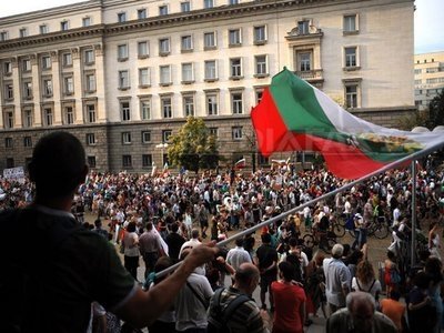 Criză politică la Sofia: Guvernul bulgar al lui Rosen Jeleazkov demisionează în urma protestelor din stradă