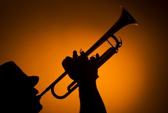 Concert de jazz diseară la Iași: Nils Kugelmann Trio & Shuteen Erdenebaatar, pe scena Aulei BCU