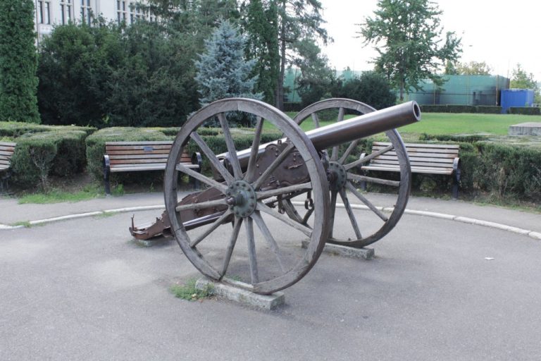 Începe restaurarea tunurilor din fața Palatului Culturii. Știați că n-au fost niciodată „reparate”?