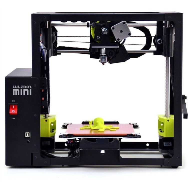 O universitate ieşeană cumpără trei imprimante 3D