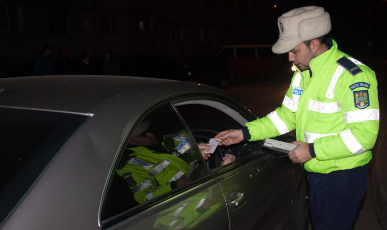 Un tânăr care a ieșit în miez de noapte la o plimbare cu BMW-ul pe ulițele satului a fost condamnat la trei ani de închisoare