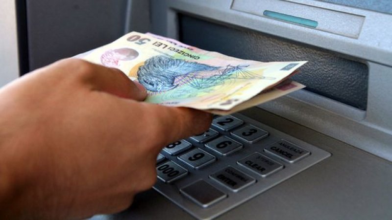Misterul celor 15.000 de lei uitați într-un bancomat din Botoșani. Ce se întâmplă cu banii dacă nu e găsit proprietarul