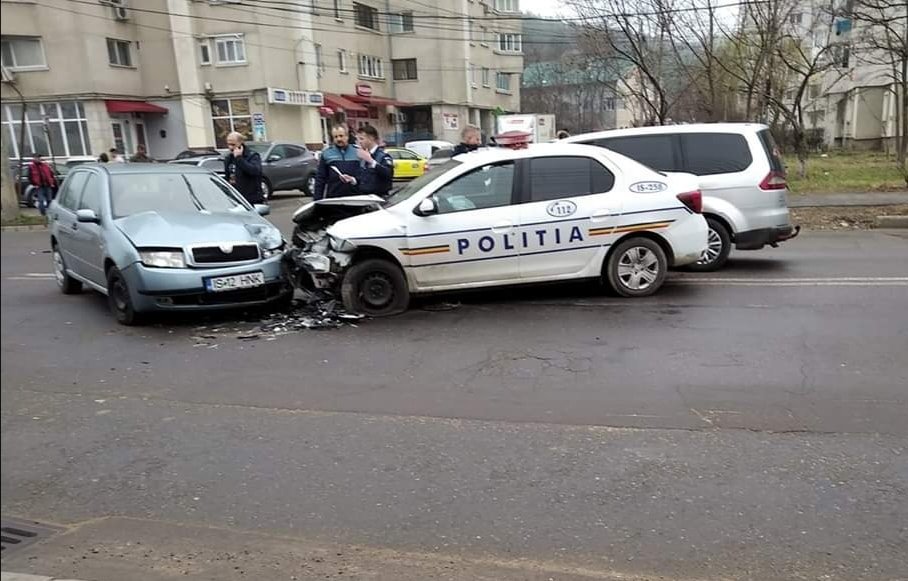  361918_245836_stiri_masina-politiei