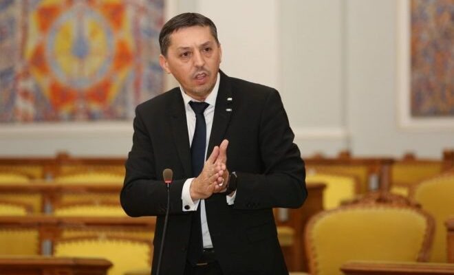 Ministrul Educaţiei: Este bine să conştientizăm că suntem într-un moment cheie. Să nu cădem pradă manipulării