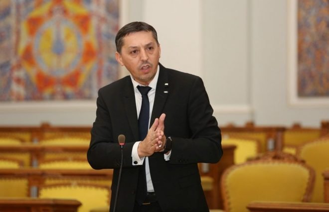 Daniel David, în Senat: Modelele pe care le avem la ora actuală în învăţământul liceal nu mai pot continua! Încarcă prea mult elevul