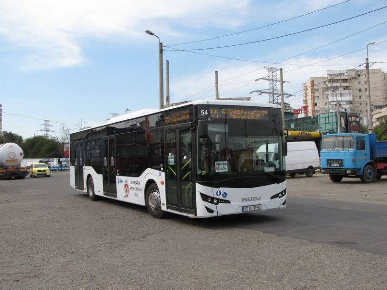 Microbuze vs. autobuze, pasageri fără autogări. Transportul județean de călători, încă un pas ieri spre marea licitație: trei ore de dezbateri. Ce s-a stabilit