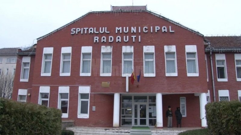 Trei directori ai Spitalului Municipal Rădăuţi şi trei asistenţi, reţinuţi pentru trafic de influenţă, luare de mită şi alte infracţiuni