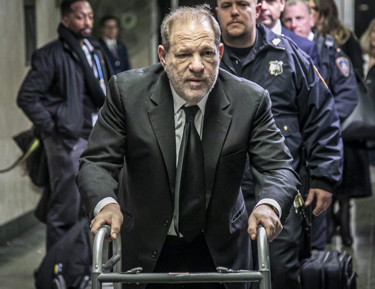 Harvey Weinstein a fost găsit vinovat de agresiune sexuală la procesul său din New York