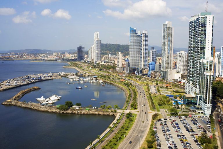 În timp ce americanii lui Trump visau la Groenlanda, danezii au „atacat” Panama