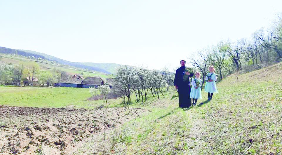  Preoții au rămas fără bani. Situaţie bizară provocată de COVID în Eparhia Iaşului