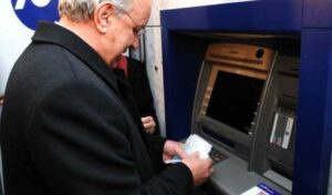 Când intră pensia pe card în luna mai? Șefa Casei de Pensii Iași explică de ce unii pensionari primesc banii abia în iunie