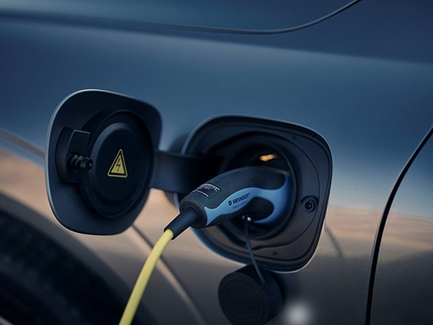 Un important producător auto renunţă la obiectivul de a vinde numai maşini electrice din 2030