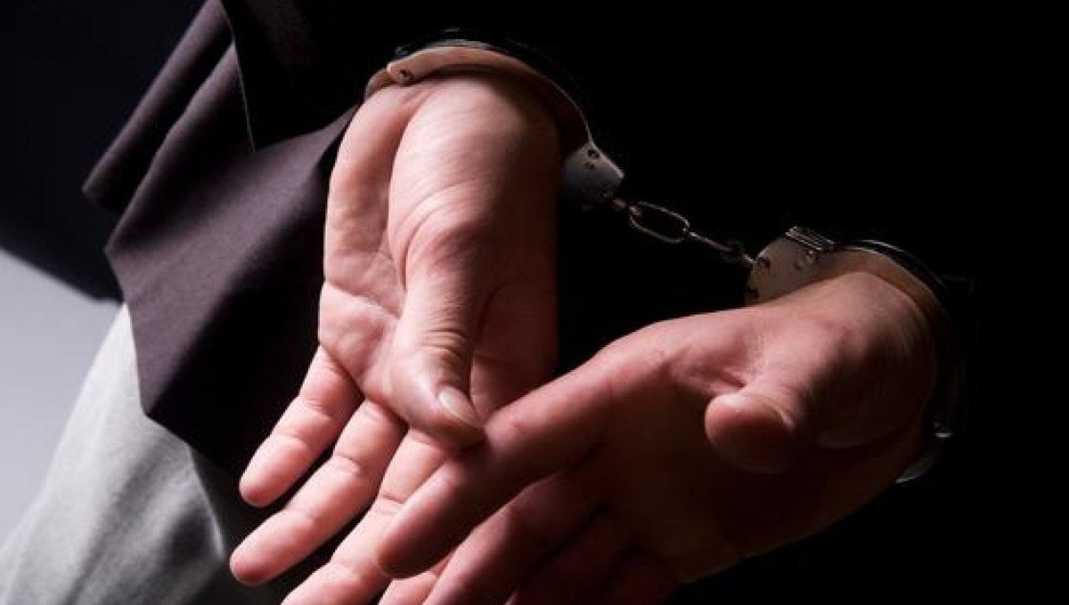  Ieșean reținut 24 de ore pentru că și-ar fi omorât vecinul în bătaie și l-a lăsat în drum