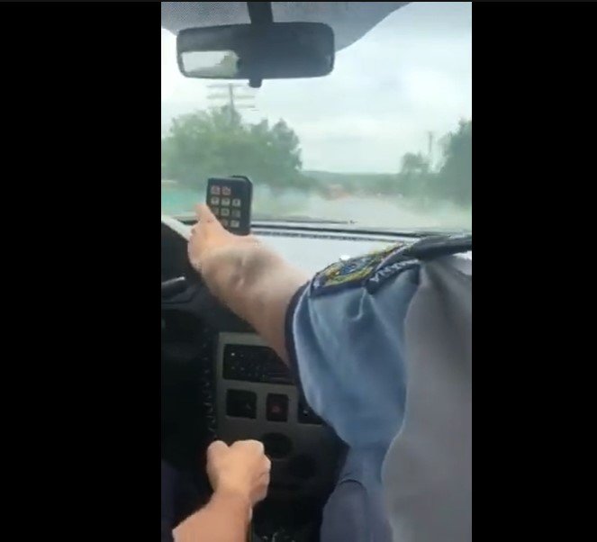  VIDEO: Urmărire mai ceva ca-n filme pentru prinderea unui tânăr care conducea fără permis
