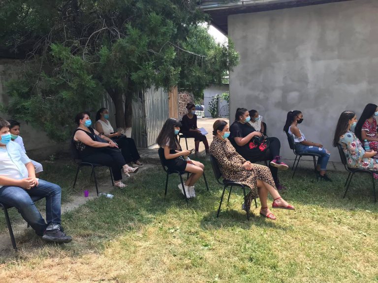 O parohie strânge bani pentru a-i duce pe copiii săraci premianţi în pelerinaj