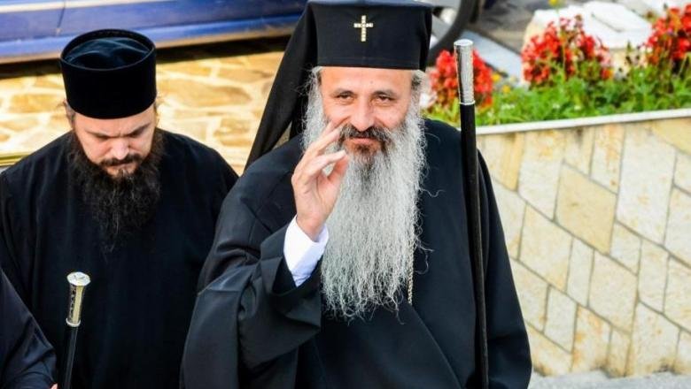  O premieră religioasă: IPS Teofan a îndemnat enoriaşii să poarte mască