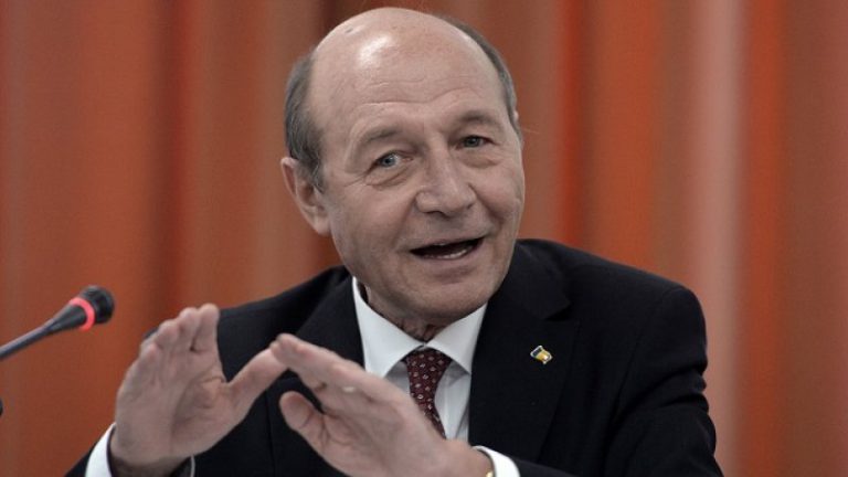 Traian Băsescu: Am venit la vot îngrijorat/ România nu e într-o situaţie grozavă/ Suntem într-o dezbatere publică extrem de toxică şi care dezbină românii în momente în care ar trebui să fim solidari