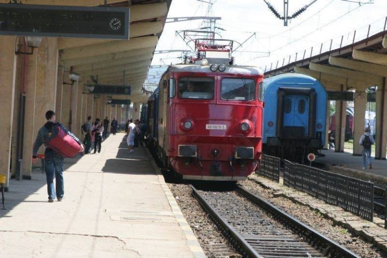 Linia de cale ferată între Iaşi şi Ungheni, de 25 de kilometri, va fi electrificată, afirmă Lucian Rusu