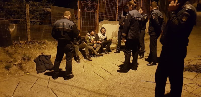  VIDEO-Cinci derbedei minori au devastat o vilă din Copou. Pagube de peste 100.000 de lei
