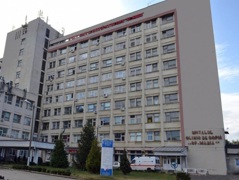 Bebeluş de trei săptămâni din Suceava, internat în stare gravă la Iaşi. Ar fi fost agresat de părinți
